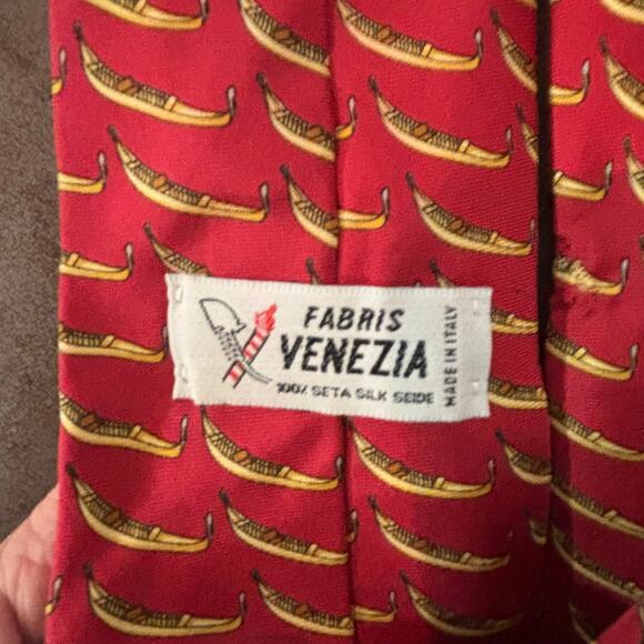 Fabris Venezia 100% Silk Tie Made in Italy Red Venetian Gondola Novelty Necktie - Picture 4 of 5